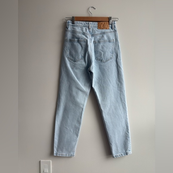 Zara Light Wash Mom Jeans - Picture 5 of 10